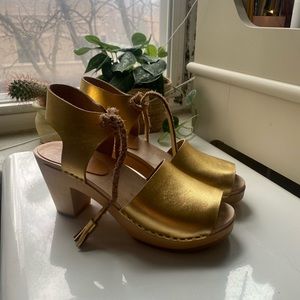 Bryr Clogs Hannah Spanish Toe High Heel Yellow Gold Size 8 Limited Edition